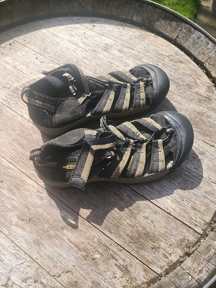 boys keen sandals size 5 - Image 3 of 4