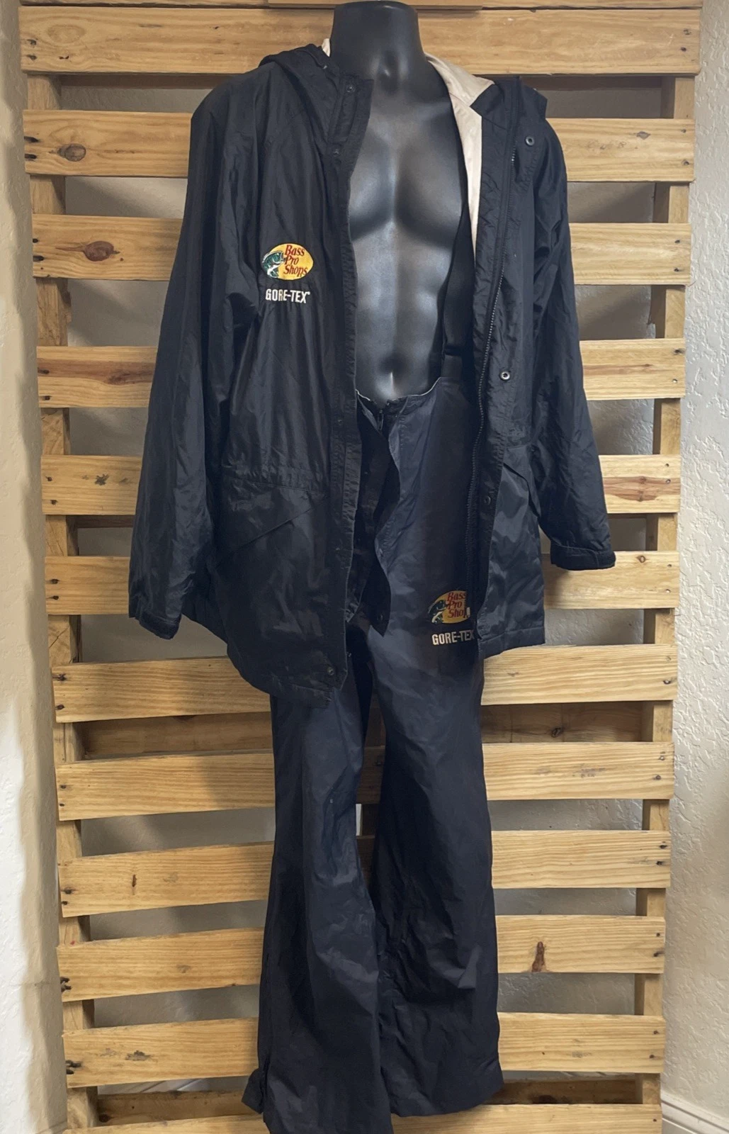 Bass Pro Shops Gore-Tex Rain Gear Extreme Wet Weather Size Large Tall JD AP
Opens in a new window or