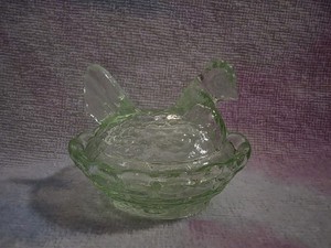 VTG Hen On Basket Lime Green Selenium Glass By Rosso Westmoreland 2" Pink UV