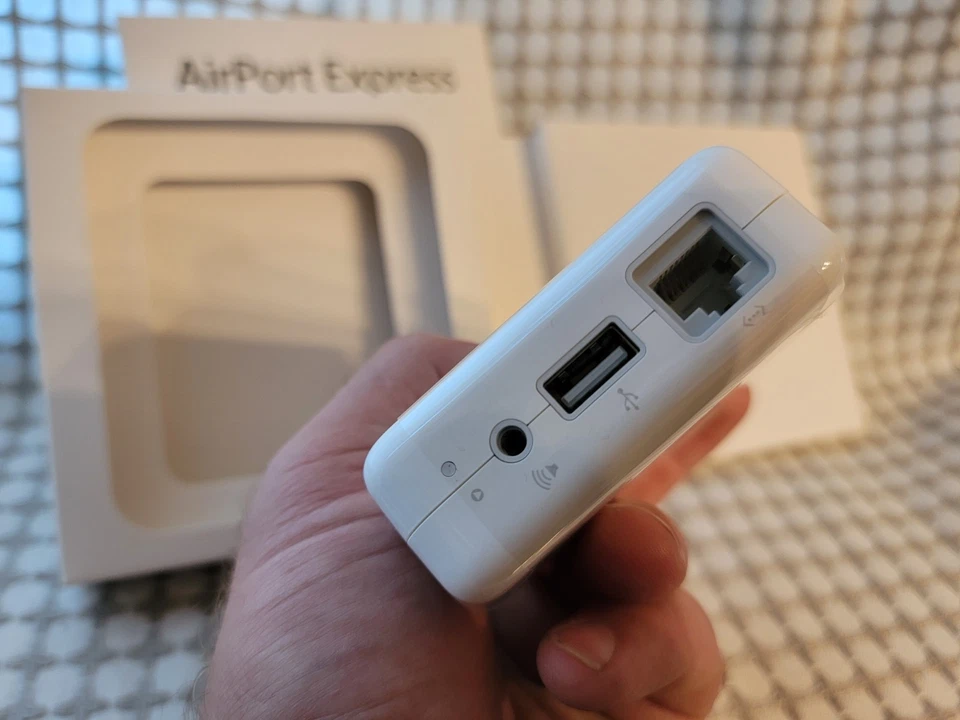 APPLE Airport Express 802.11n Wi-Fi  Mac + PC Base Station  A1264 Factory Sealed - Image 3 of 4