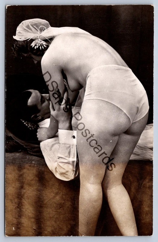 K64/ Pretty Woman Risque Non-Postcard c1920s Photograph Man 57