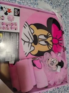 Disney Minnie Mouse 6 Piece Bath Gift Set: 1 Towel 4 Washcloths  Loofah Pink NEW