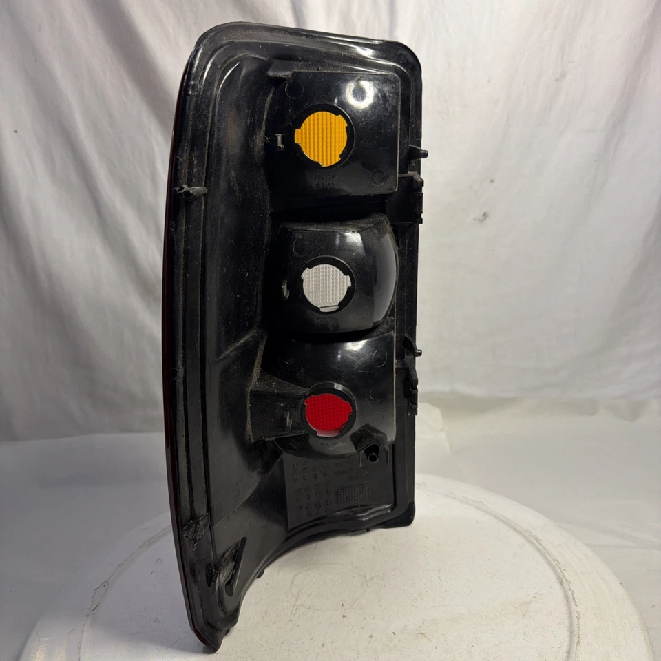 2000-2006 CHEVY TAHOE, SUBURBAN, GMC YUKON LEFT SIDE TAIL LIGHT OEM - Image 3 of 4