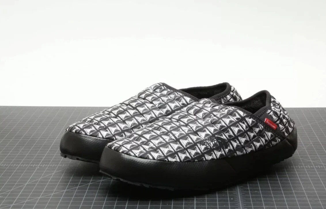 Mulet de traction clouté noir Supreme/The North Face taille 10
