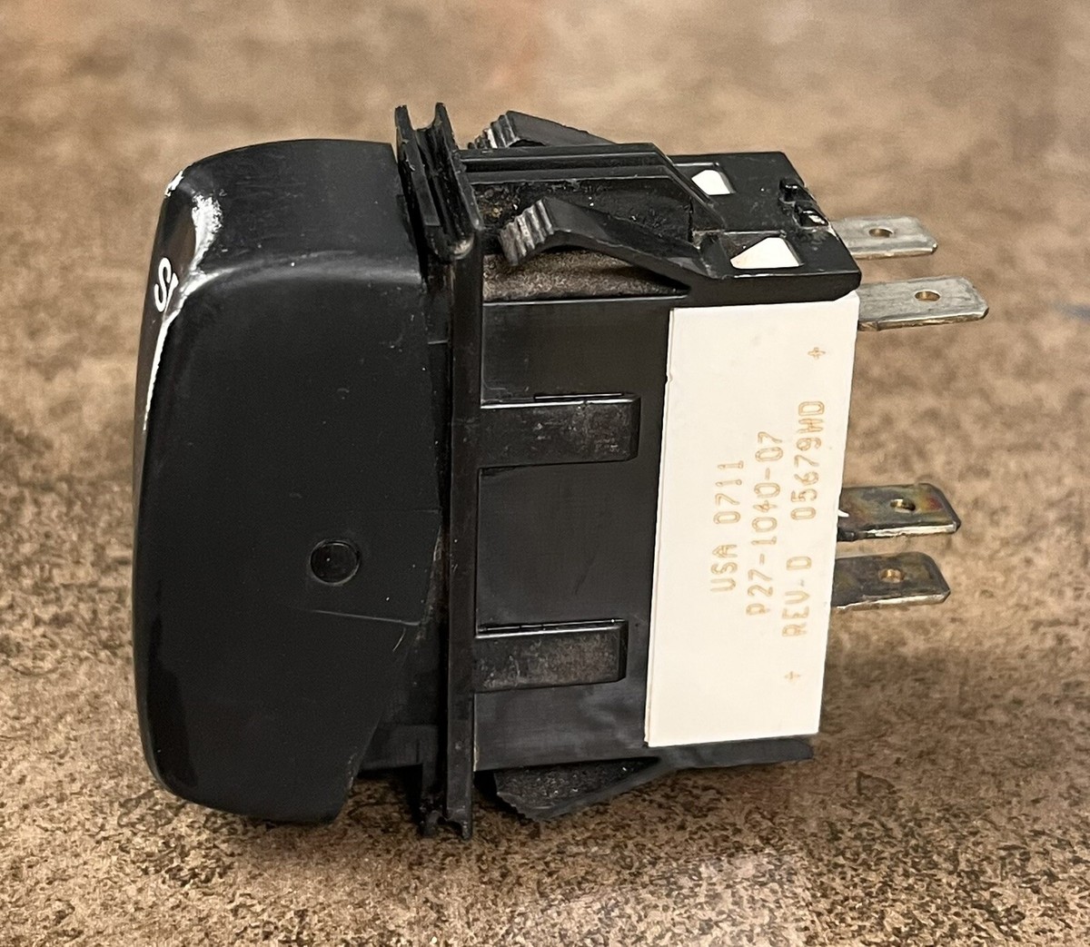 PETERBILT SPARE SWITCH P27-1040-07 / 05679HD (13624) *READY