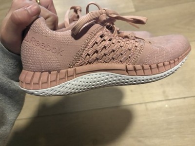 Reebok Women's Pink Athletic Size 6