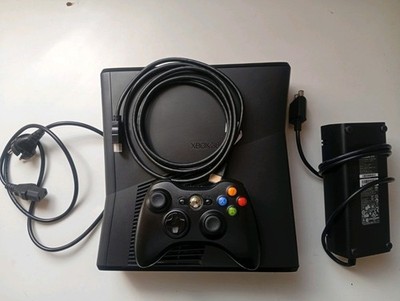 Xbox 360 Slim 250GB + Controller   funktioniert einwandfrei