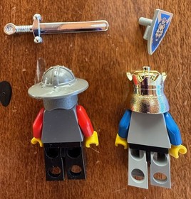 LEGO Castle King Leo 6026 Missing 1 piece for top of turret, Excellent Cond, Box