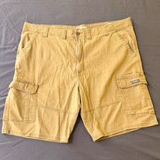 Wrangler men's beige cargo shorts relaxed fit flat front canvas button 10"