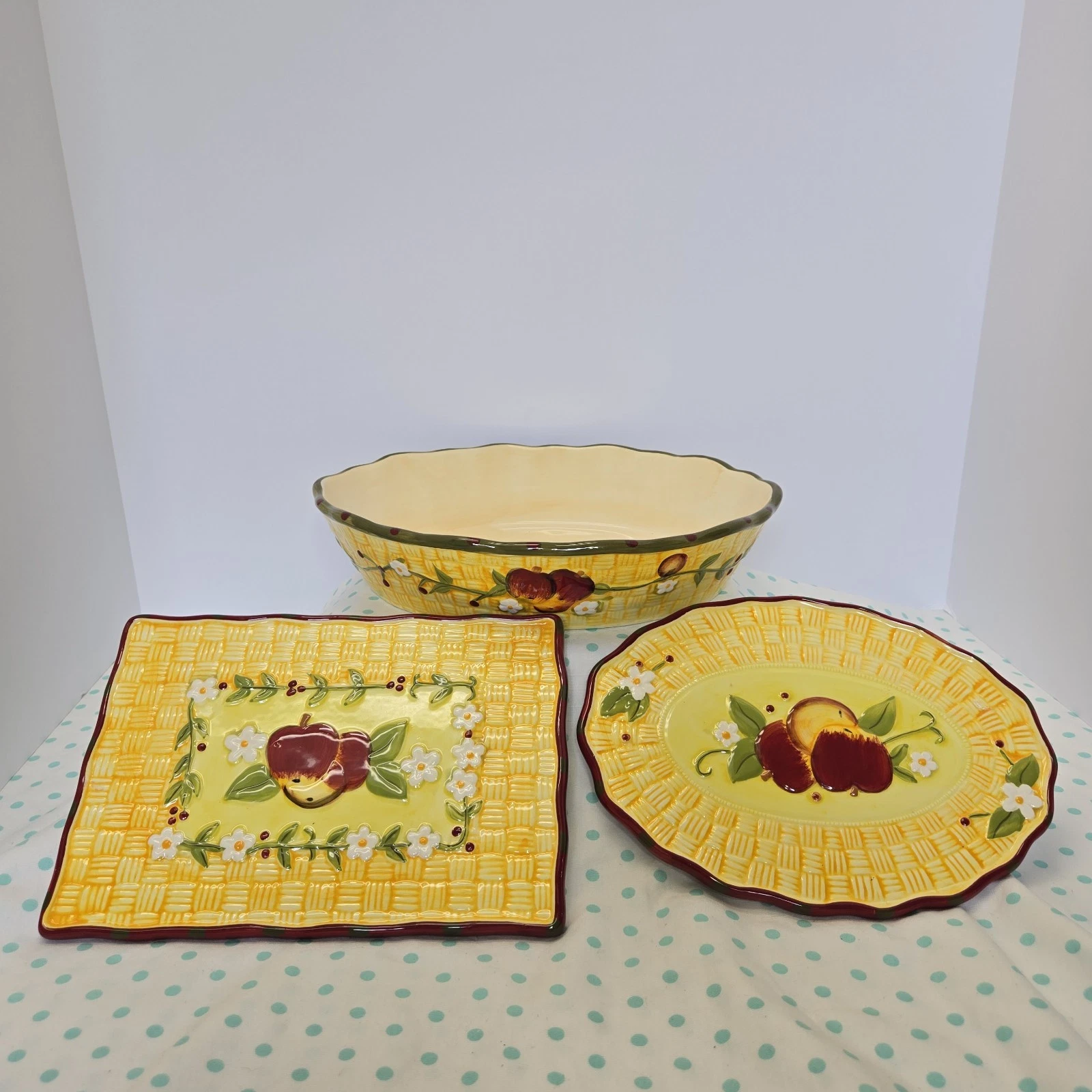Temptations By Tara Ovenware Fresh Crop Set Of 2 Trivets And 1 Casserole Dish