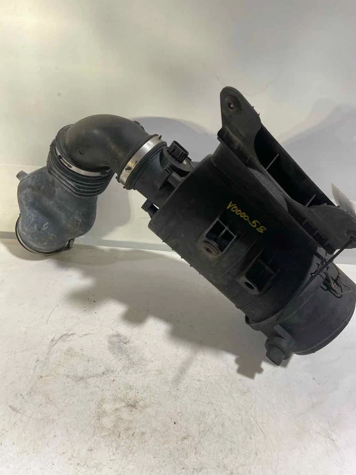 Used Air Cleaner Assembly fits: 2012 Chevrolet Express 2500 van 6.0 Grade A - Image 3 of 4