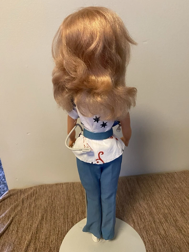 Vtg 1970s Uneeda Jennifer 17" Doll – Blonde – Original Outfit – Crissy / Sindy - Image 4 of 4