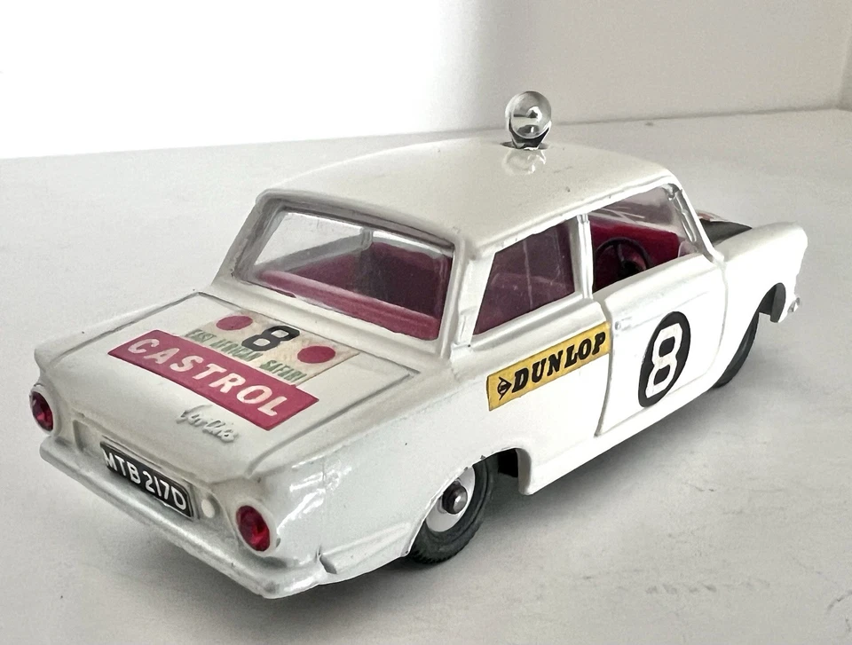 Ford Cortina Rally Car 1967-1969 Dinky Toys - No. 212- CASI COMO NUEVO WOW Foto 3 de 4