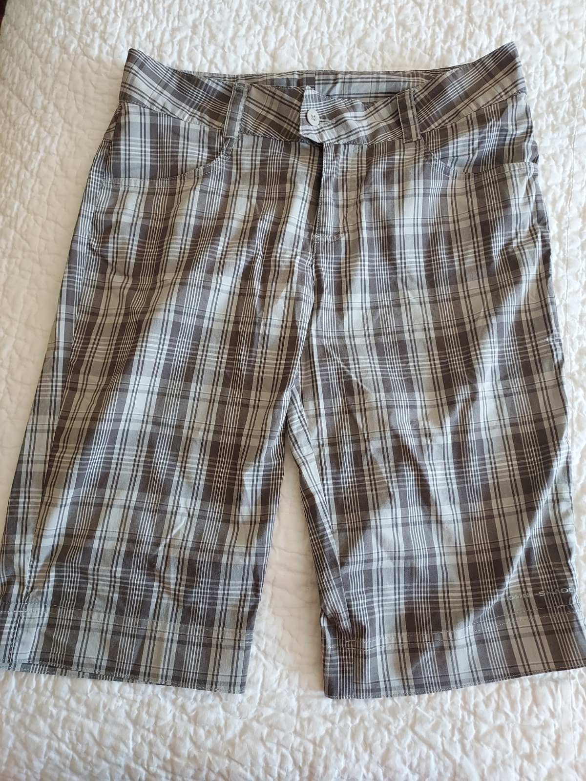 Columbia sportswear Titanium shorts longer size 6 womens Plaid EUC Lightweight