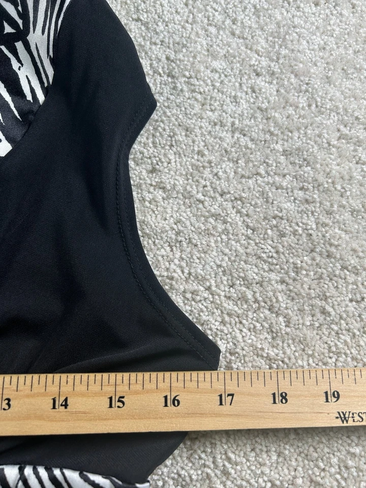 Vestido negro para mujer Love Tease mediano estampado de cebra cuello en V poliéster Foto 2 de 4