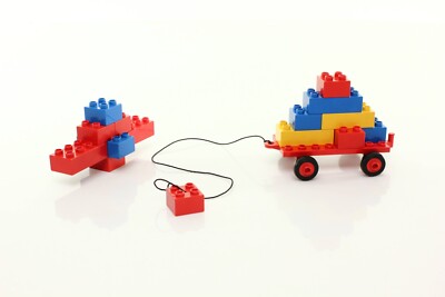 Lego DUPLO Basic Set Set 518-8 Bricks, Half Bricks and Trolley 100