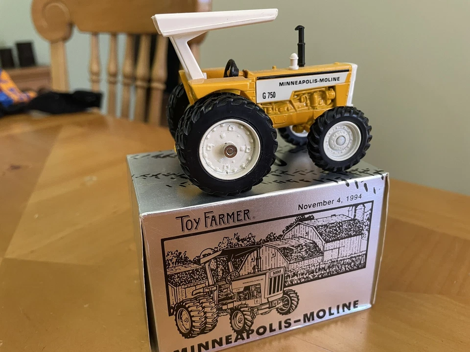 1994 / 1995 Toy Farmer Show Tractors 1/43 Allis Chalmers and Minneapolis Moline - Image 3 of 4