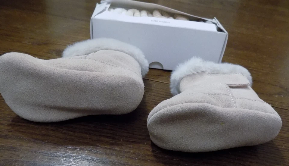 Lote Botas Zara Bebé Beige SUPER SUAVES Forradas de Piel Sintética 3-9 Mo y 4 Pares Calcetines 1-6mo Foto 3 de 4