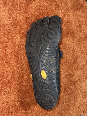Vibram Men V-Train 2.0 Training Shoe (Black/Black) Size US  display picture 1