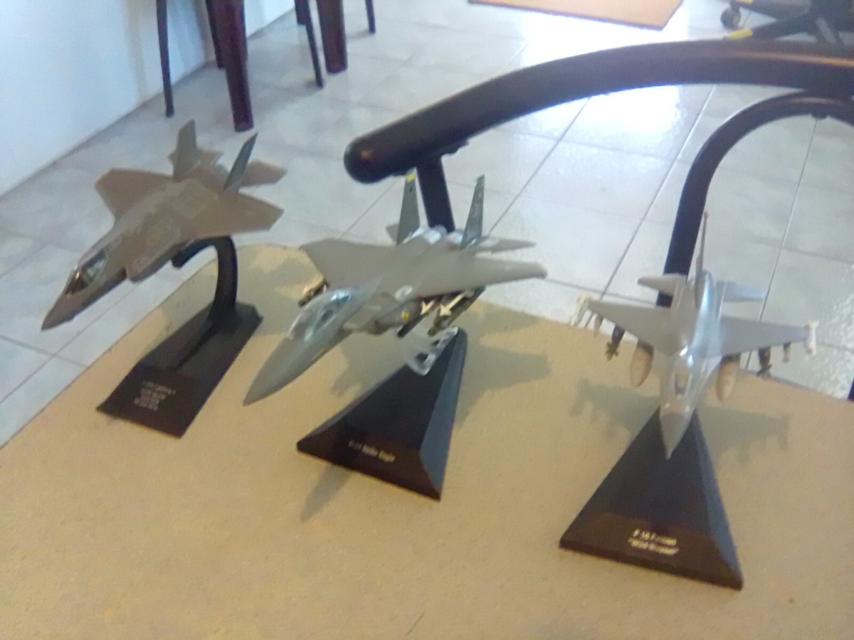Jdeijfev 1/100 échelle Moulée sous pression Avions F15 American Navy Avion Modèle pour Collection Cadeau Maison Salon Décor Jdeijfev 1/100 échelle Moulée sous pression Avions F15 American Navy Avion Modèle pour Collection Cadeau Maison Salon Décor
