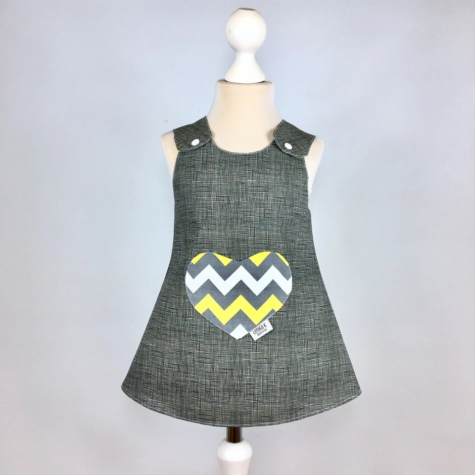 Handmade Reversible girl’s dress Yellow & Grey Zig Zag. Size: New Born - 9 Years - Image 3 of 4