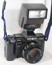 MINOLTA Maxxum 7000 SLR Camera with AF 50mm 1:1.7 Lens and 2800AF Flash