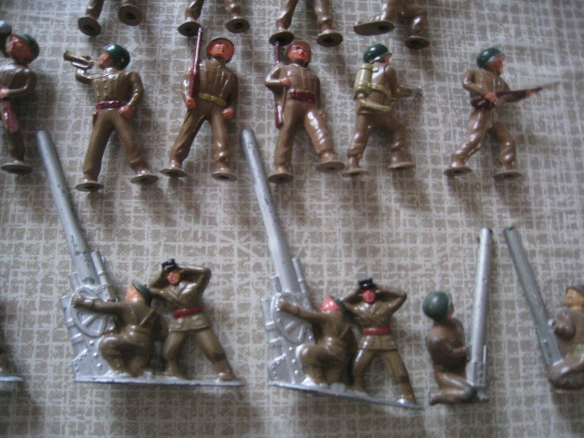 Lot De 5 Petits Soldats Anglais En Aluminium Vintage état Correct