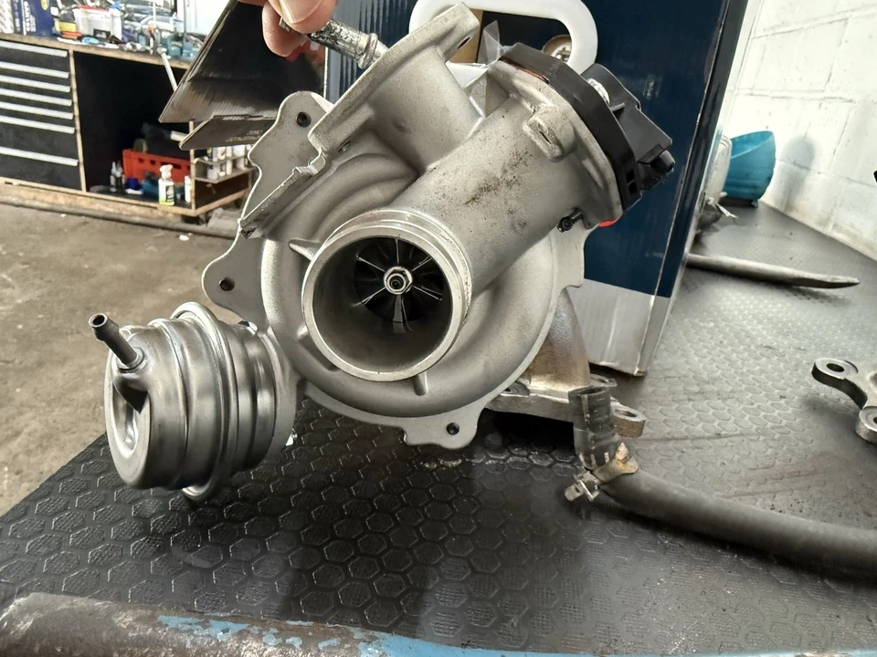 Turbolader für Ford B-Max C-Max II Fiesta VI VII Focus III Tourneo Transit 1.0L - Bild 2 von 3