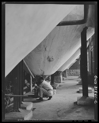 Photo:Cincinnati Ohio Procter and Gamble Soap Kettles 1943 Worker Factory