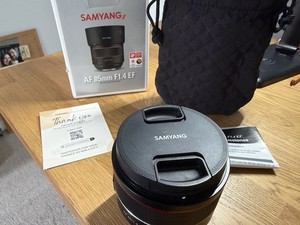Samyang AF 85mm f/1.4 Lens for Canon EF Excellent Condition