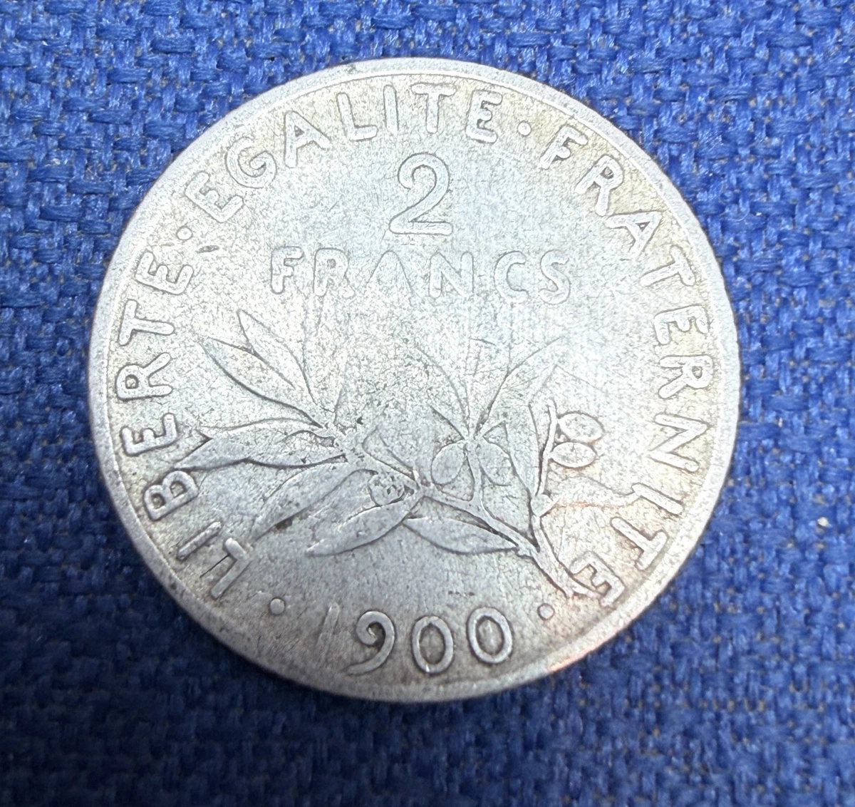 Broche Fantaisie Vintage Avec Pièce De 2 Francs – Bijou Occasion, Sans Marque, Style Unique