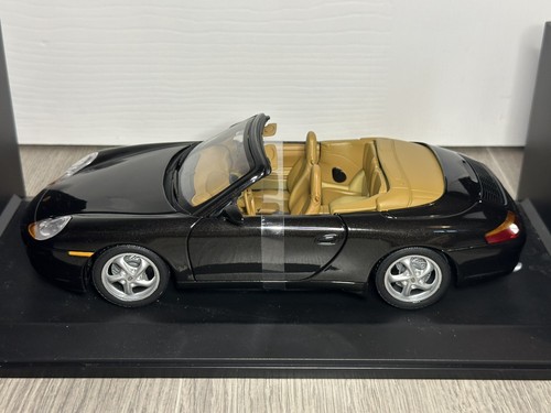 1:18 Scale UT Models Porsche 911 996 Carrera Cabriolet Dealer Model Boxed - Picture 2 of 8