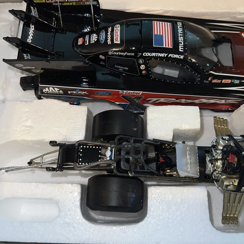 Coche divertido Courtney Force 2014 Mustang "TRAXXAS" 1/24 de Lionel Racing LE #1/717 Foto 2 de 4