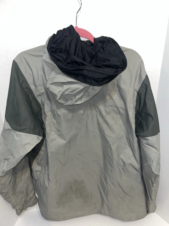 Columbia Men's Nylon Full Zip Lightweight Jacket Black/Charcoal, Size M - Image 2 of 4