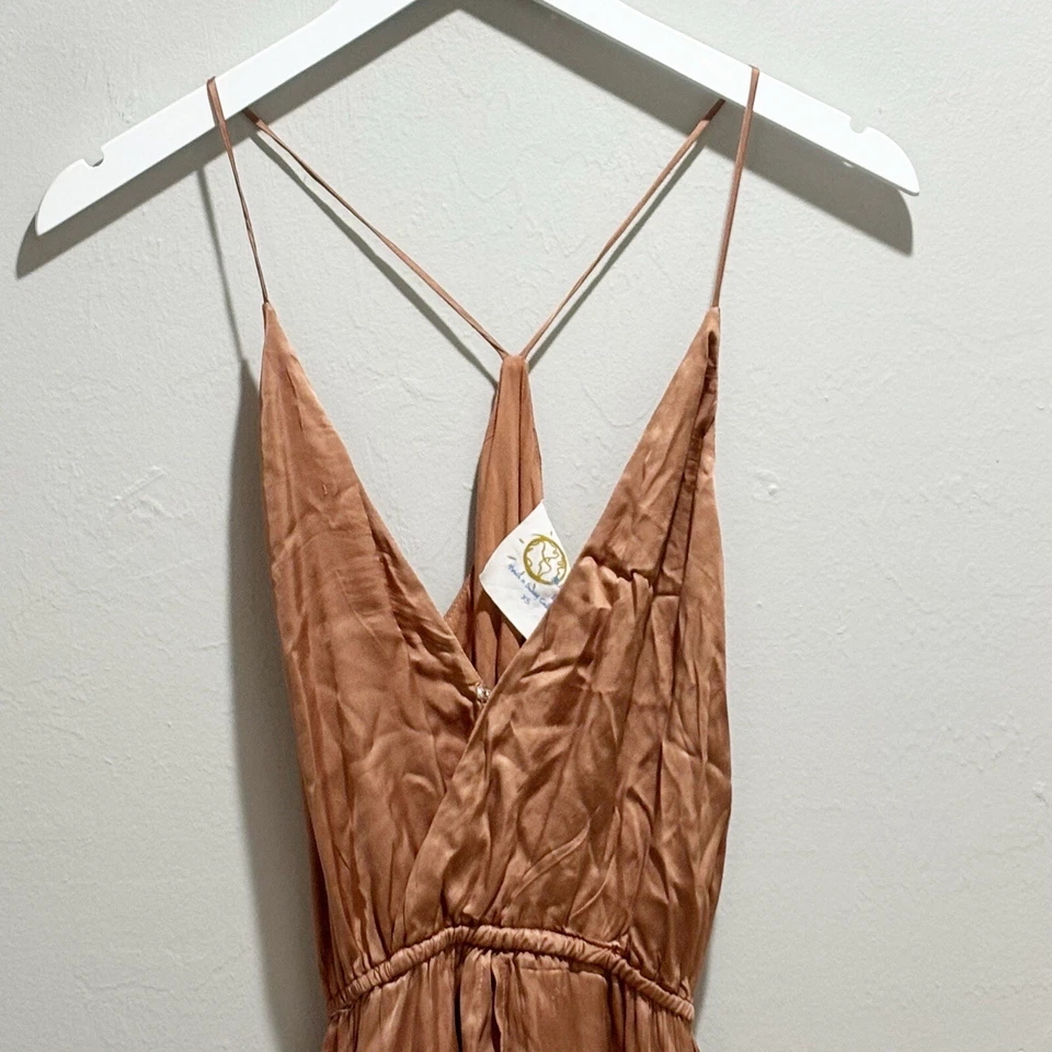 BLUE LIFE женщин коричневый атласный v-образным вырезом асимметричный кромки спортивное платье размер XS - Изображение 2 из 4