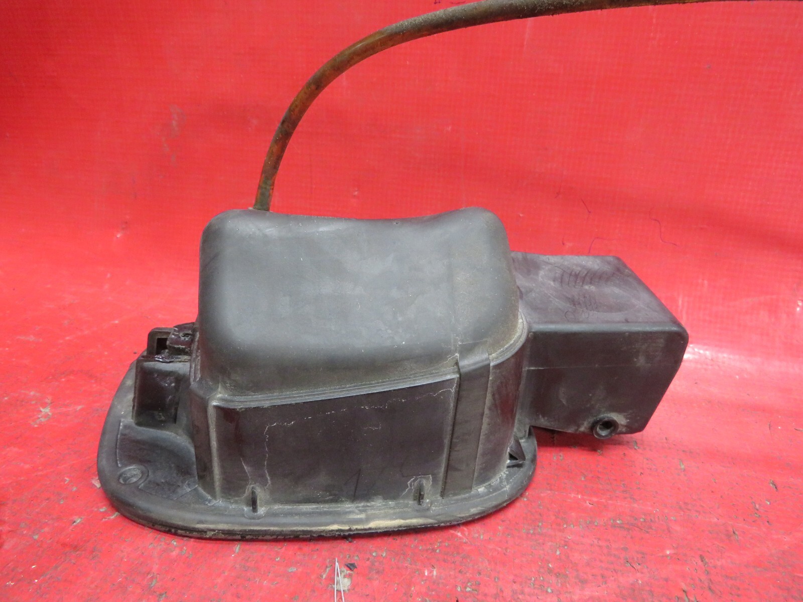 2006 BENTLEY FLYING SPUR FUEL TANK DOOR