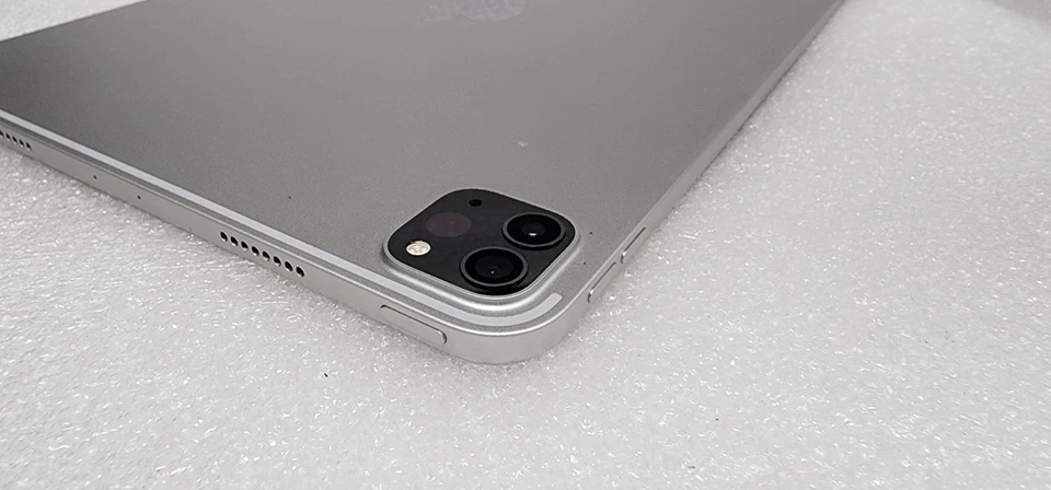 Apple iPad Pro 11" 3rd Gen - A2377 - 128GB- Silver - FOR PARTS/REPAIR - Image 4 of 4