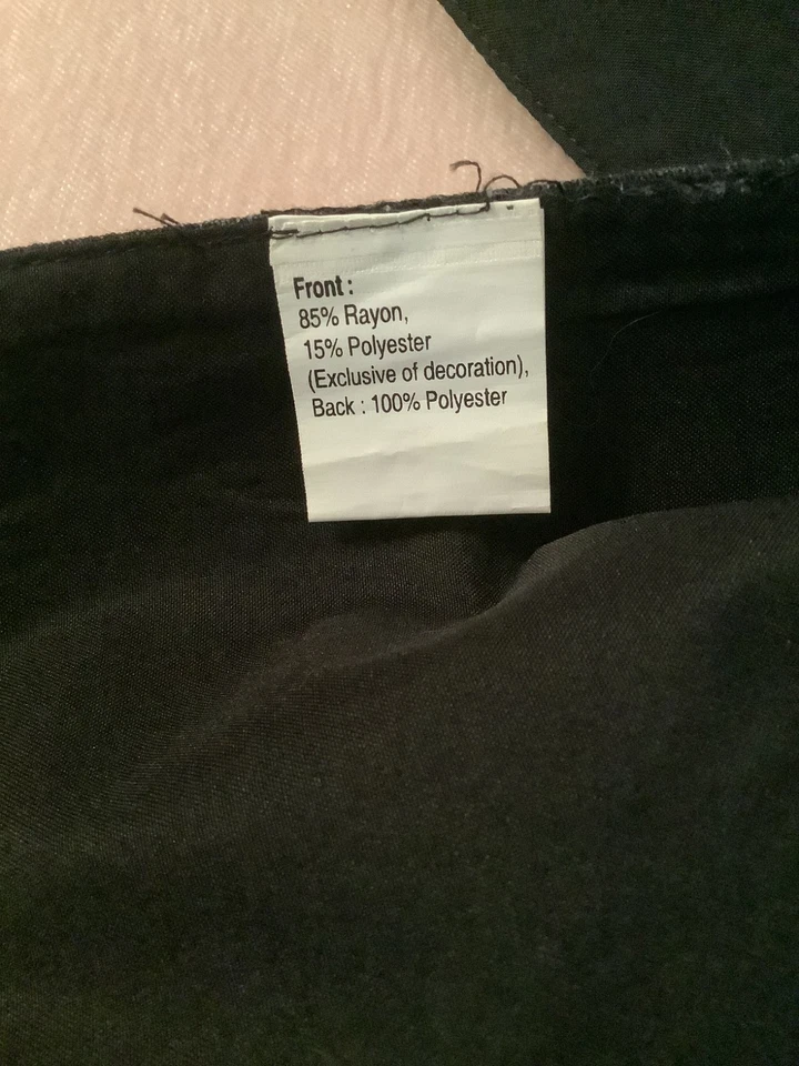 Corredor de mesa 72"x 13" negro con bordado dorado y cuentas con borlas desmontables Foto 4 de 4