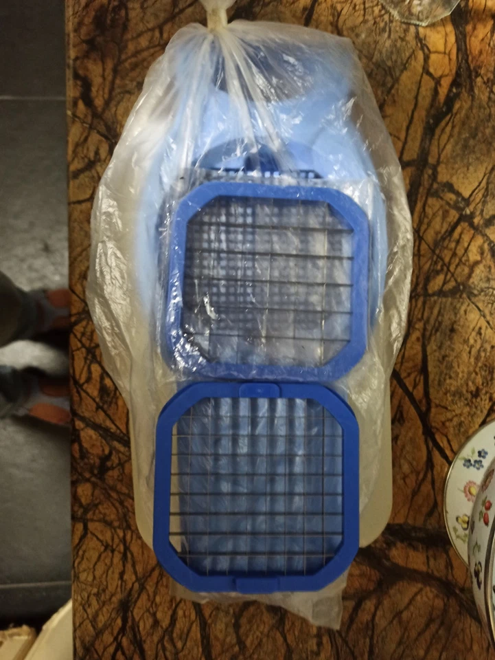 Tupperware D147 Slice & Dice Pommes Gemüse Allesschneider blau - Bild 2 von 2