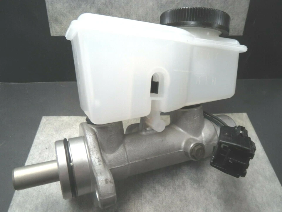 Cilindro maestro de freno para 93-97 Mazda 626 MX6 Ford Probe con M/T - Hecho en EE. UU. Foto 2 de 4