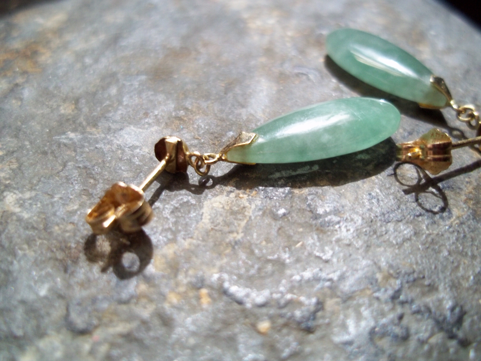 real solid 14K yellow gold pierced Earrings chinese jade green stone vintage