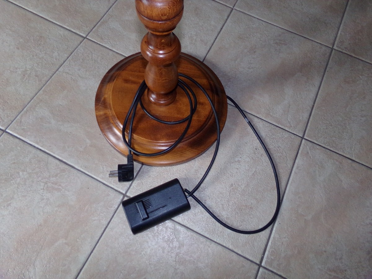 LAMPADAIRE HALOGENE PIED En Bois Marron Tres Bon Etat EUR 25,00