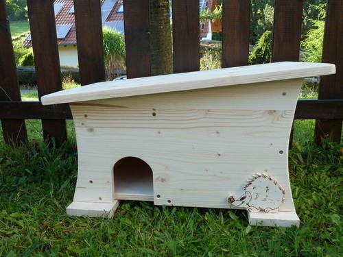 Igelhaus, Igelhütte mit Rattenklappe besonderes Design aus Holz
