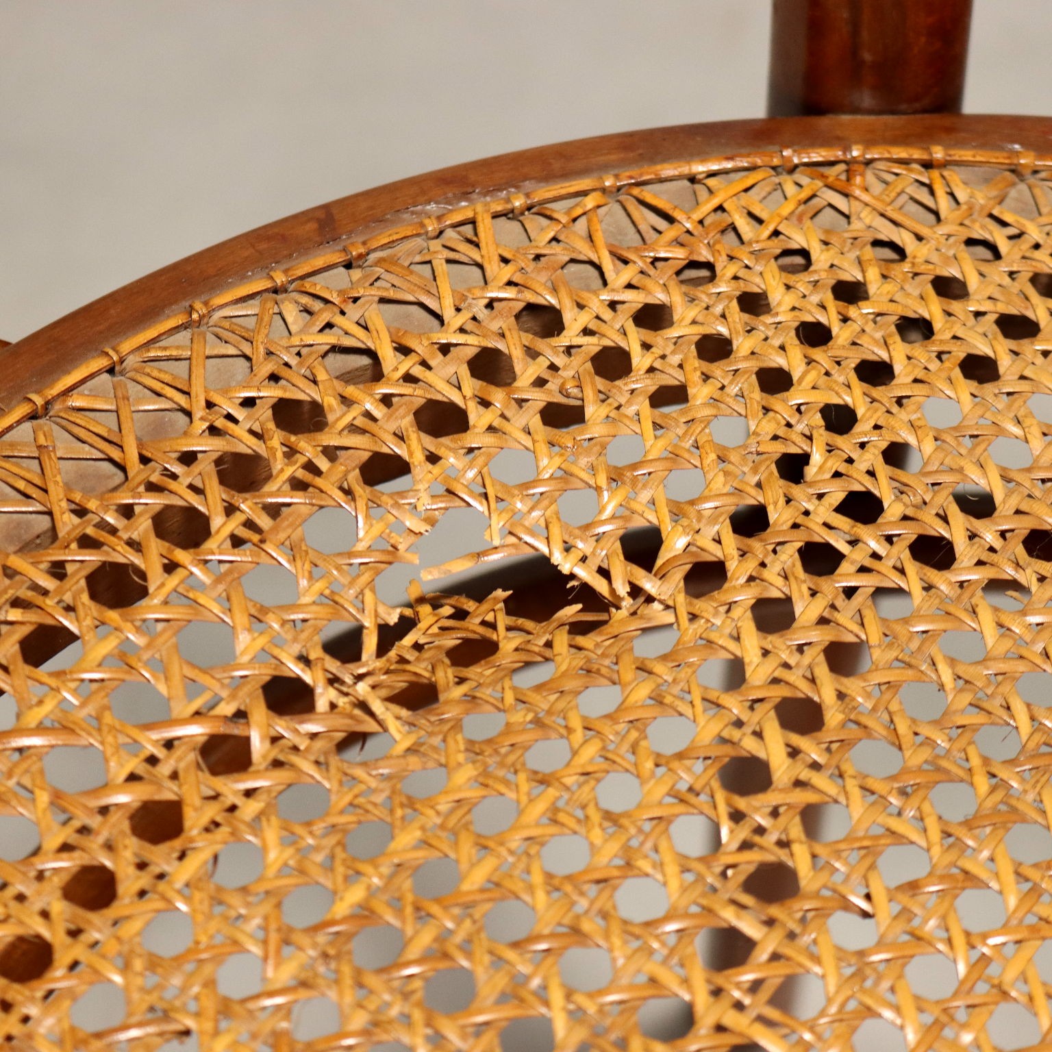 Antiker Thonet Sessel Buchenholz Wiener Stroh des XIX Jhs Originell