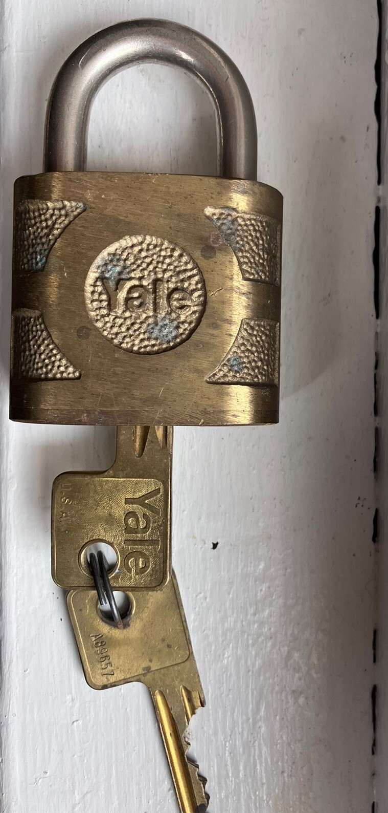 Yale Hardened Brass Pad Lock w/ 2 Keys Super Pin Tumbler Graphite Lube