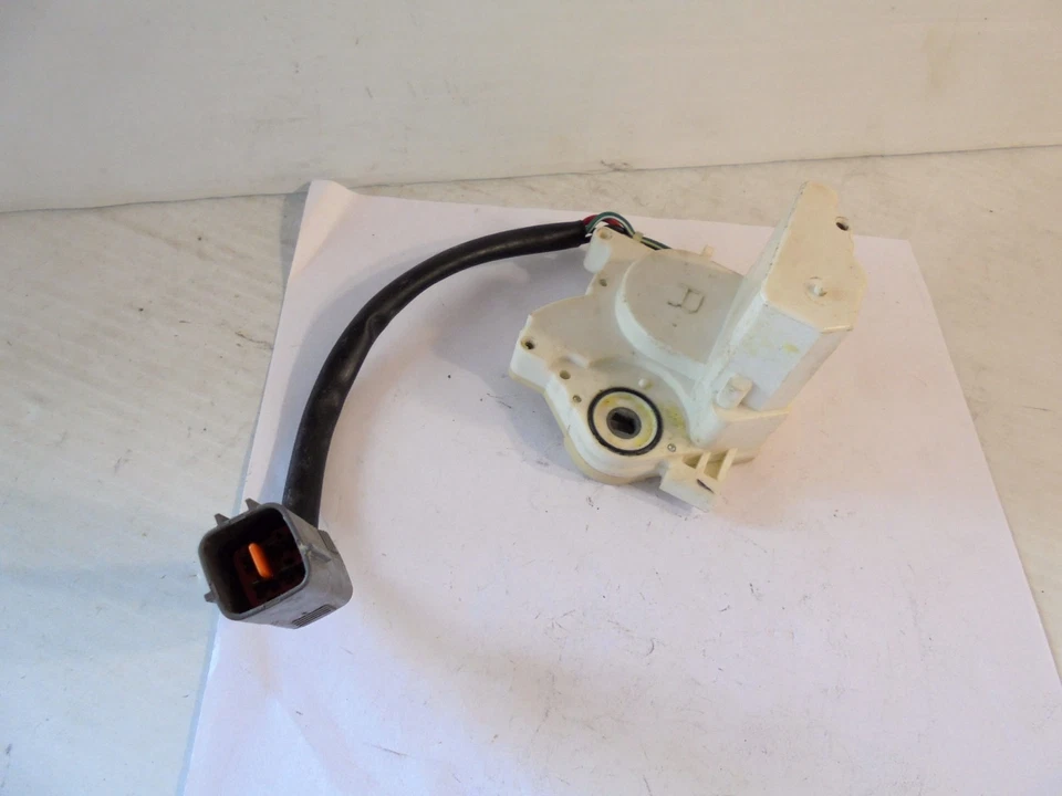  MAZDA 626 CERRADURA PUERTA ACTUADOR PESTILLO DELANTERO DERECHO NUEVO Foto 2 de 4