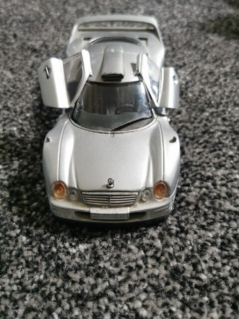 Bild 1 von 12