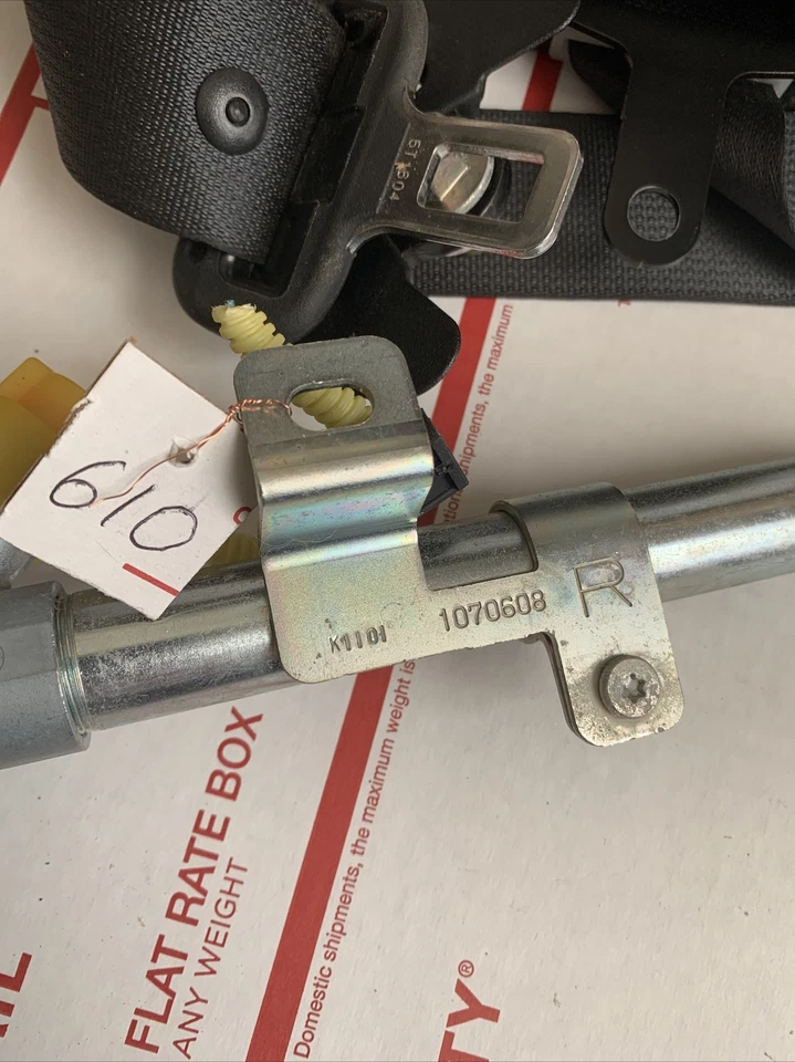 2010 2011 2012 2013 Suzuki Kizashi Passenger Side Front Seat Belt Assembly - Image 4 of 4