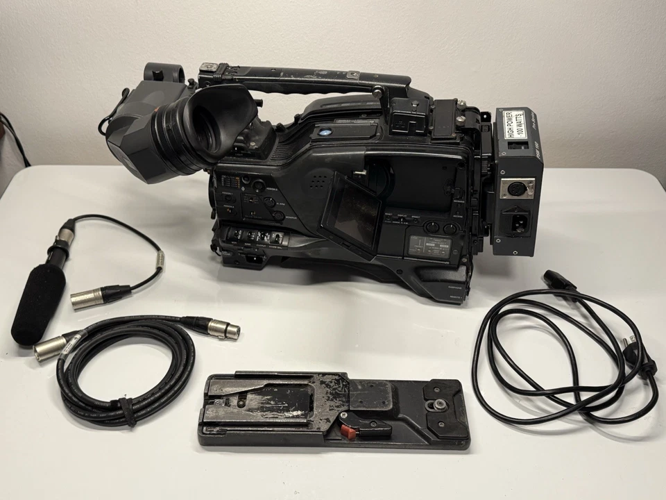 Sony PDW-F800 XDCAM HD Professional Camcorder w/Sony HDVF-20A ViewFinder & More - Image 2 of 4