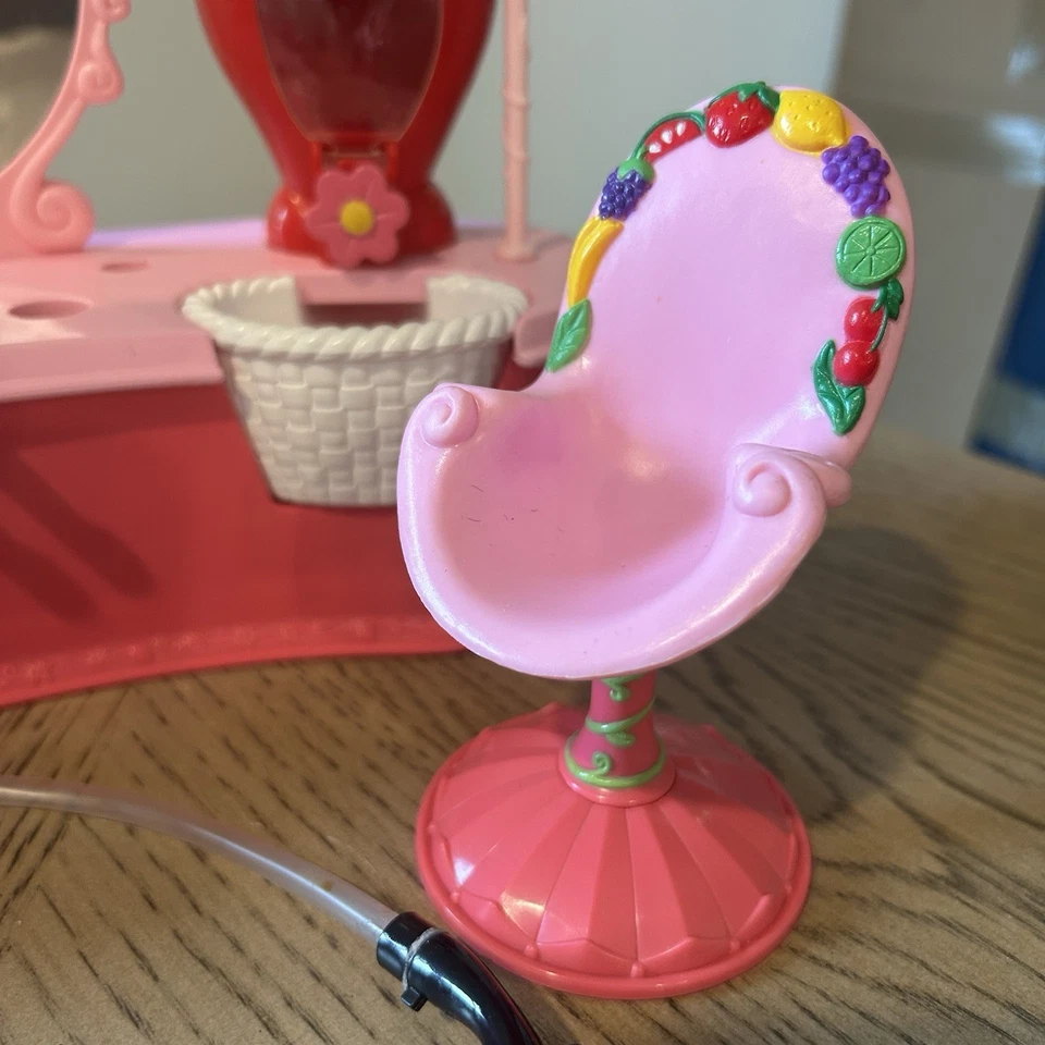 Juego de salón de belleza afrutado Strawberry Shortcake 2006 con accesorios Foto 2 de 4